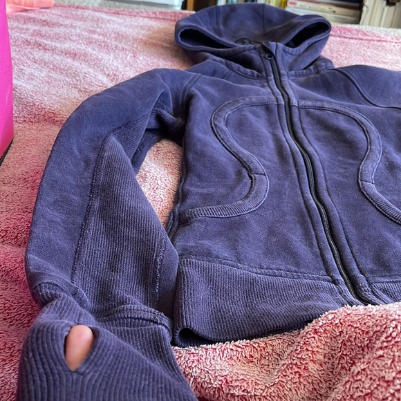 Extra small fit sweater, navy blue/dark purple colour, with zipper and pcokets. - Picture 2 of 5